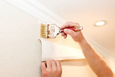 Pose de papier peint à Poumarous — revêtements muraux et toiles de verre